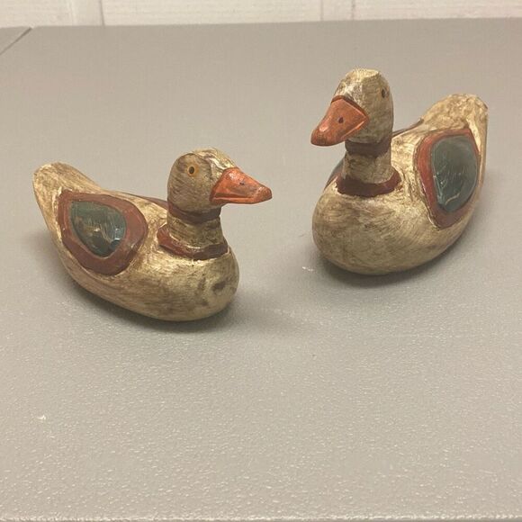 Vintage 1980s Duck Decoy Pair Hand Carved Hand Painted Solid Wood 8” and 6” - Picture 8 of 9